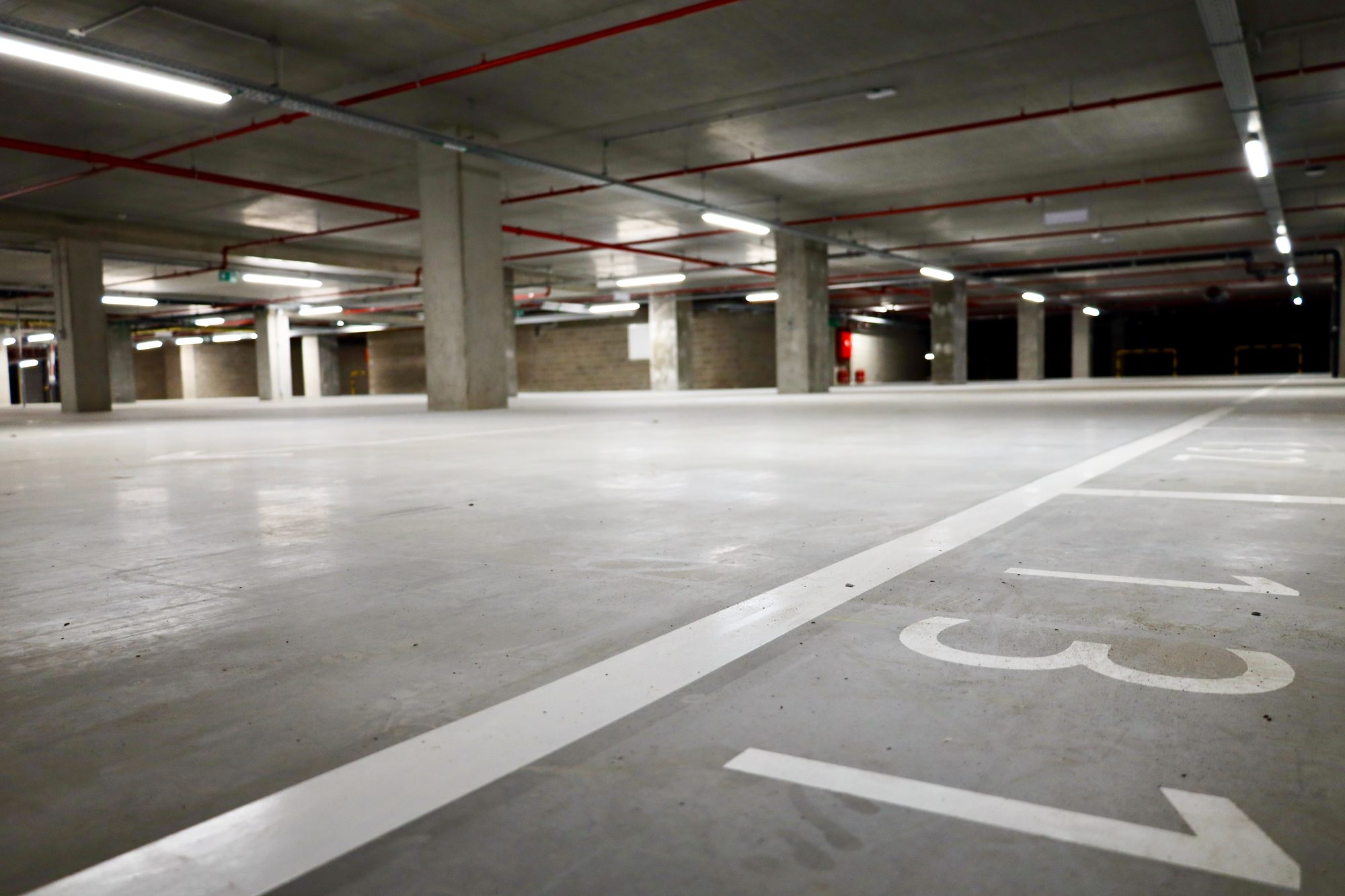 De ondergrondse parking op niveau -2