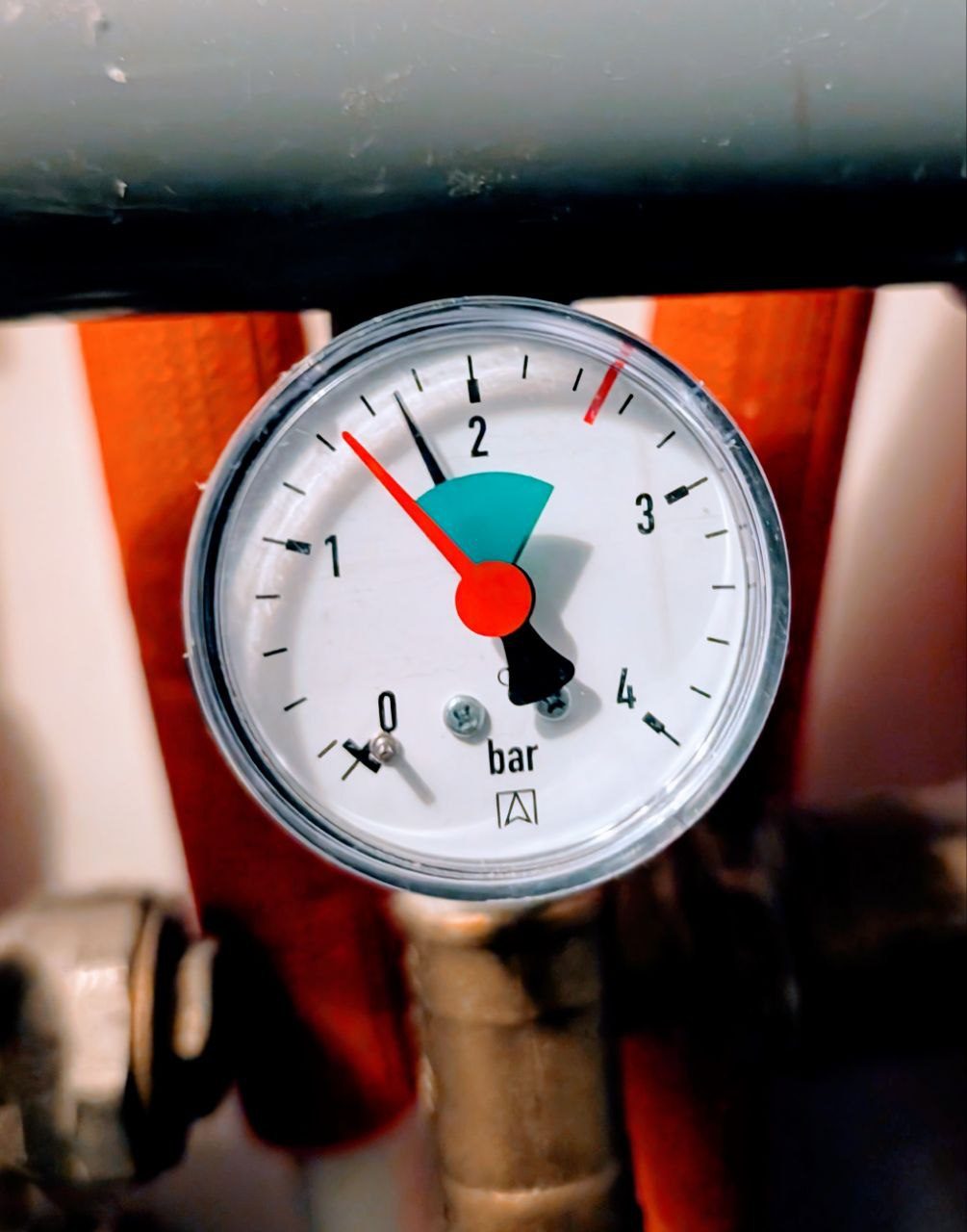 Drukmeter met de zwarte wijzer in het groene gedeelte