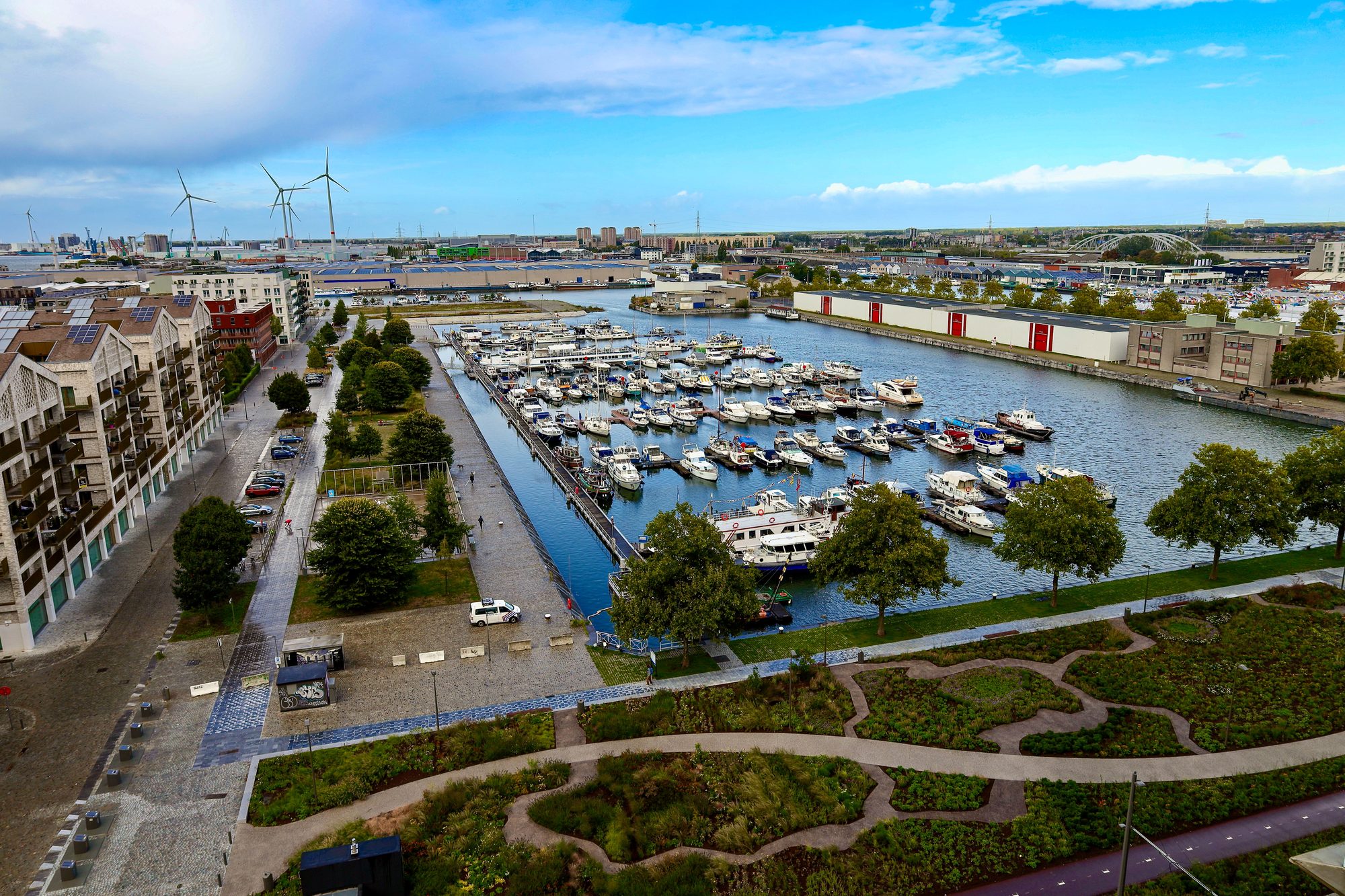 Wonen op het Eilandje, omgeven door water, de haven, en het historische stadscentrum op wandelafstand.