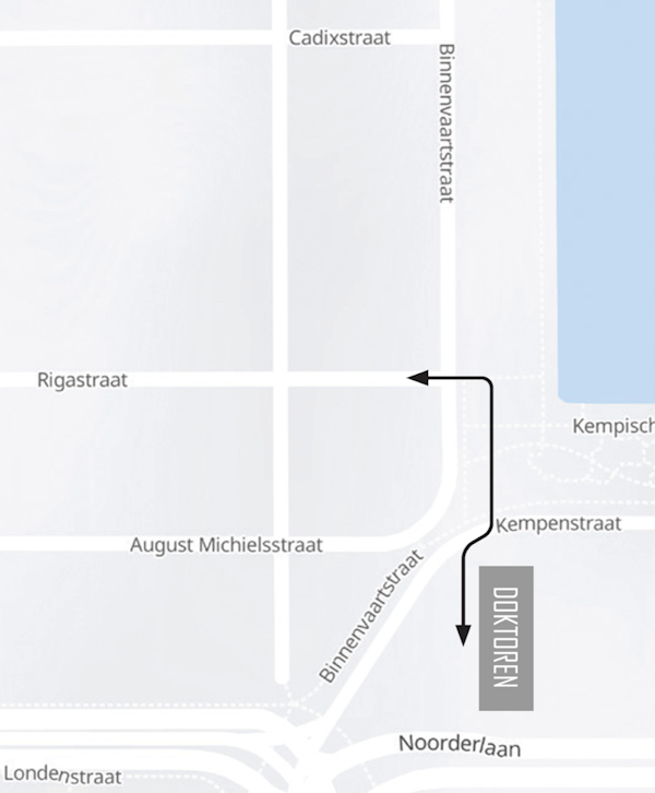 Kaart met de rijroute naar de brandweg via de Binnenvaartstraat en de voetgangerszone
